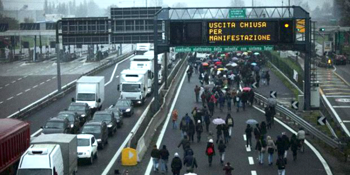 Blocco autostradale da parte dei manifestanti